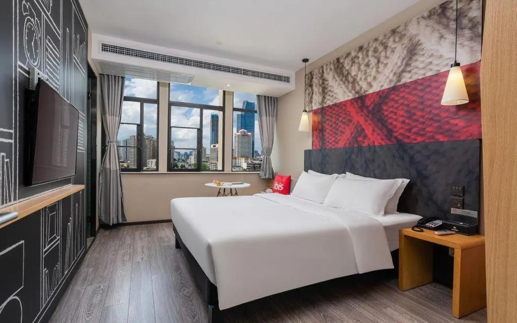 Bed in ibis Kunming Beijing Rd