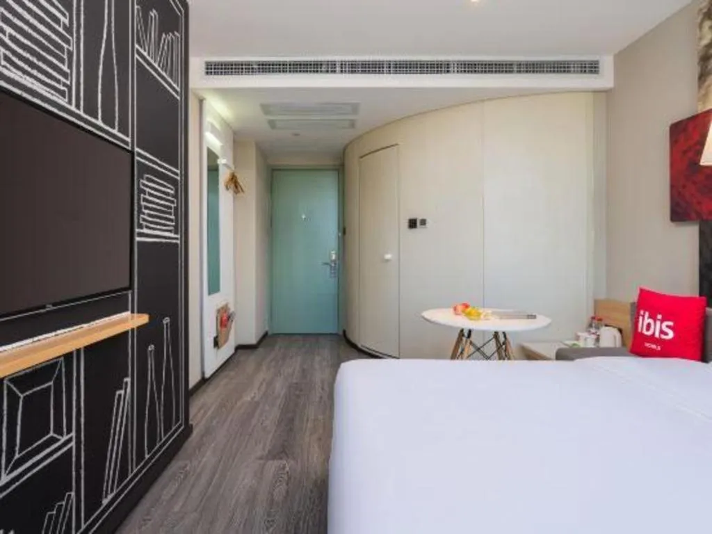 Bed in ibis Kunming Beijing Rd