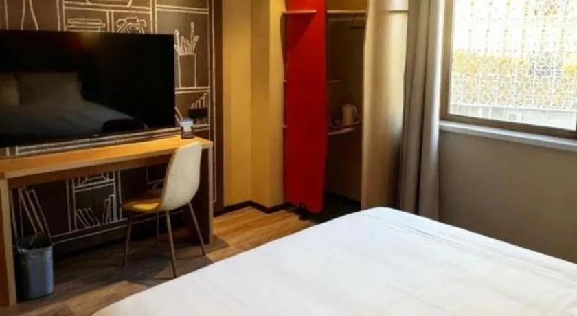 Bed in Ibis Harbin Normal University