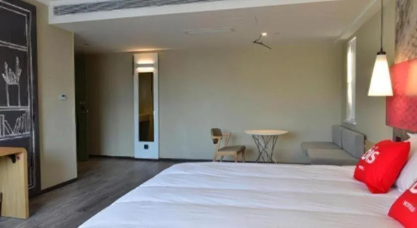 Bed in Ibis Harbin Normal University