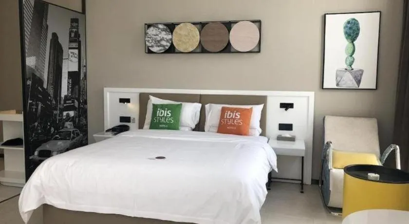 Bed in ibis Styles Kunming Nanping Hotel