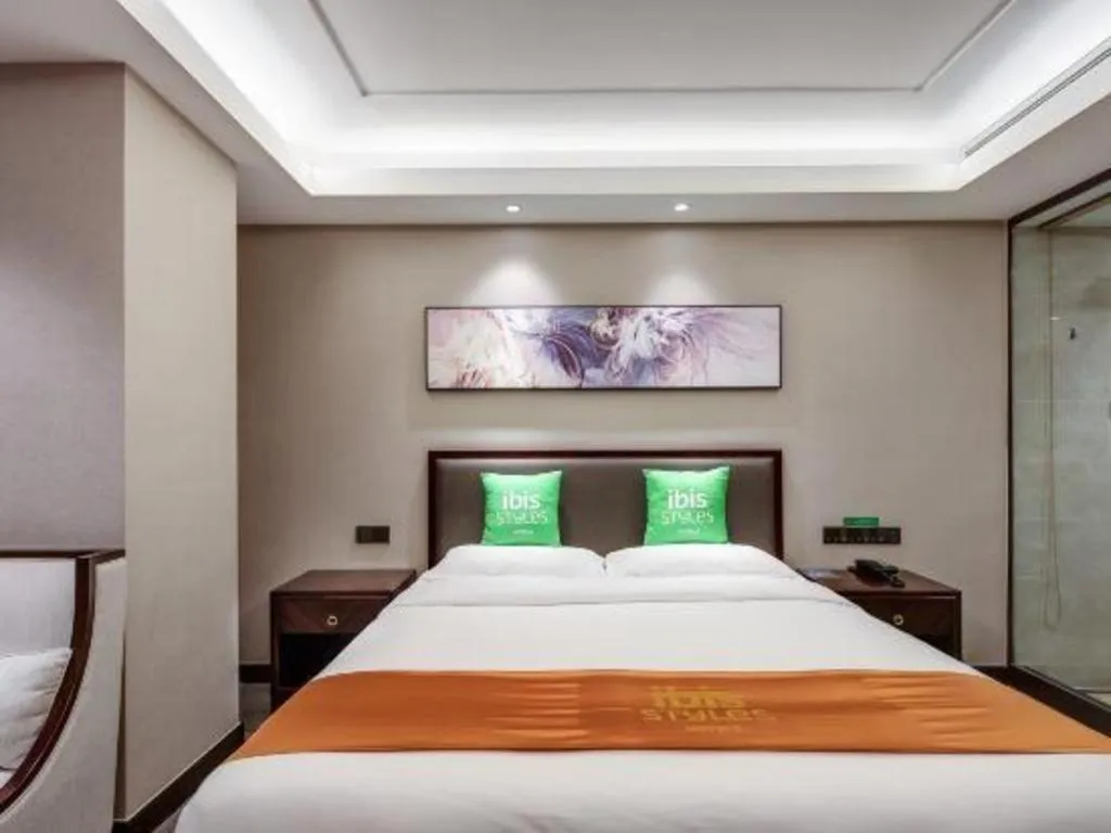 Bed in ibis Styles Nanjing Qilin Gate Hotel