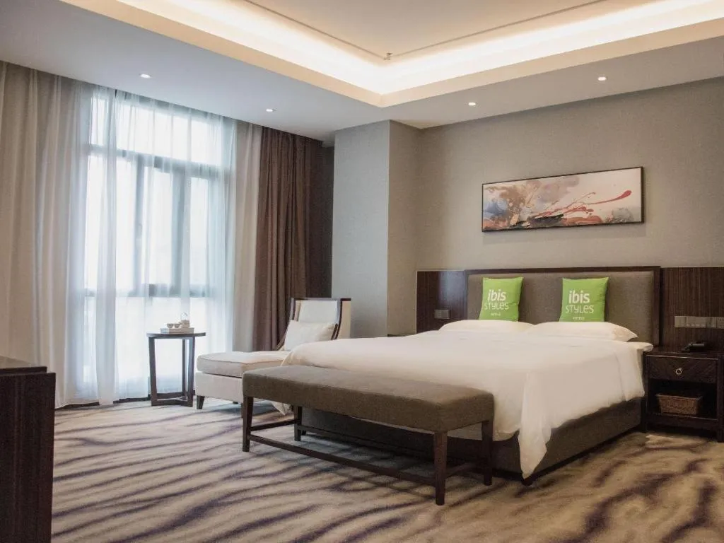 Bed in ibis Styles Nanjing Qilin Gate Hotel