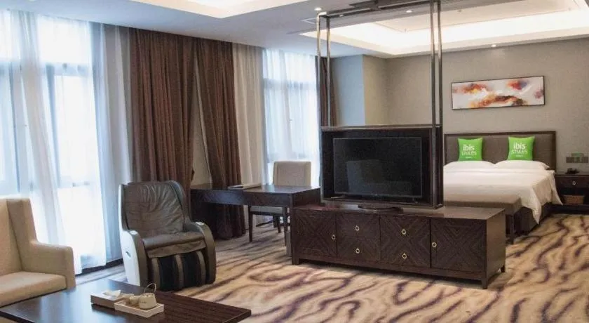 Bed in ibis Styles Nanjing Qilin Gate Hotel