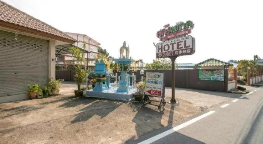 OYO 75390 Sunee Place Hotel