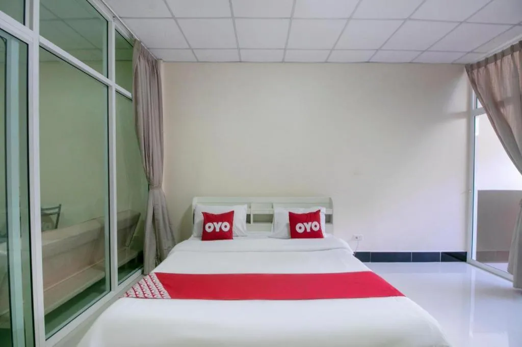 Bed in OYO 75390 Sunee Place Hotel