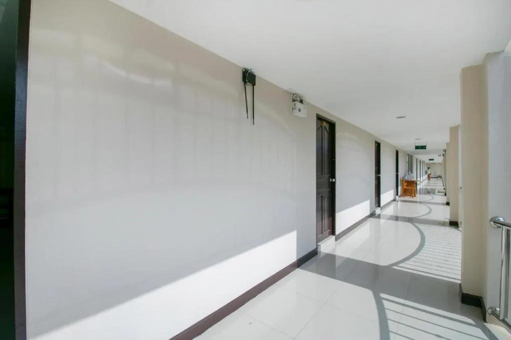 OYO 75390 Sunee Place Hotel
