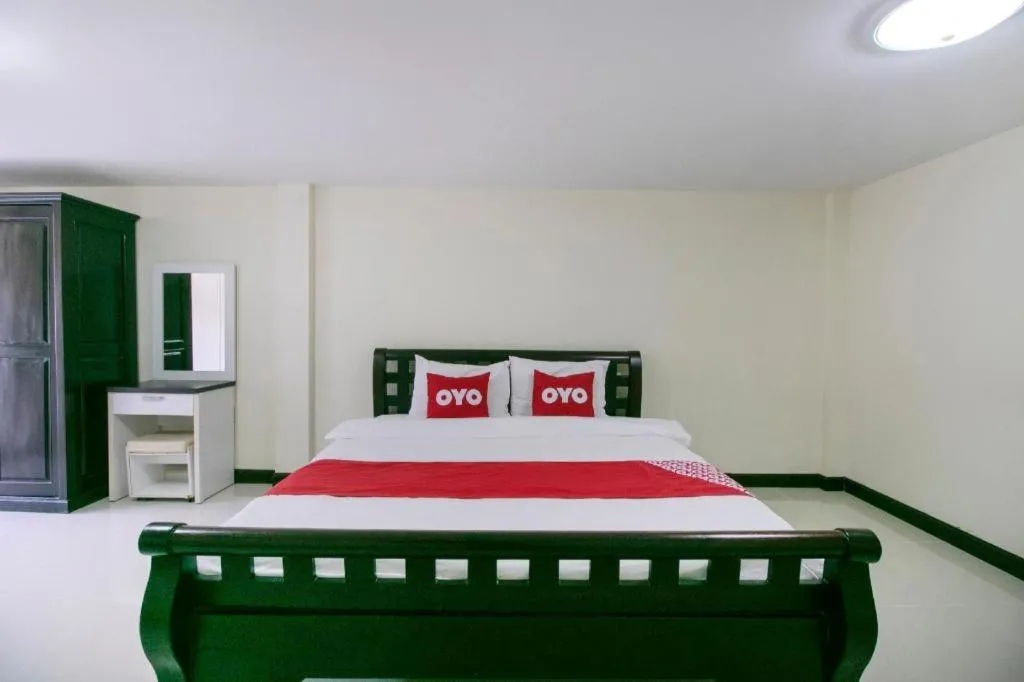Bed in OYO 75390 Sunee Place Hotel