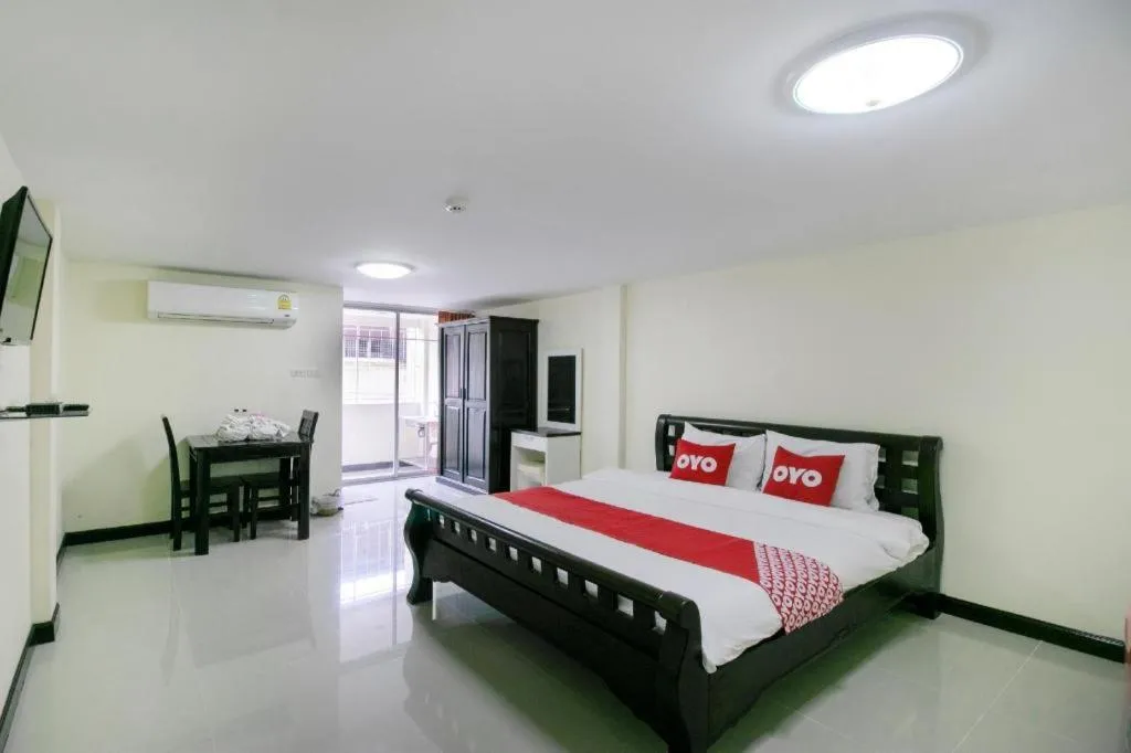 Bed in OYO 75390 Sunee Place Hotel