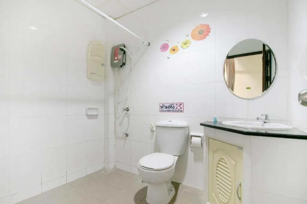 OYO 75390 Sunee Place Hotel