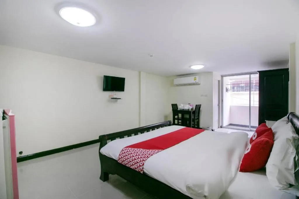 Bed in OYO 75390 Sunee Place Hotel