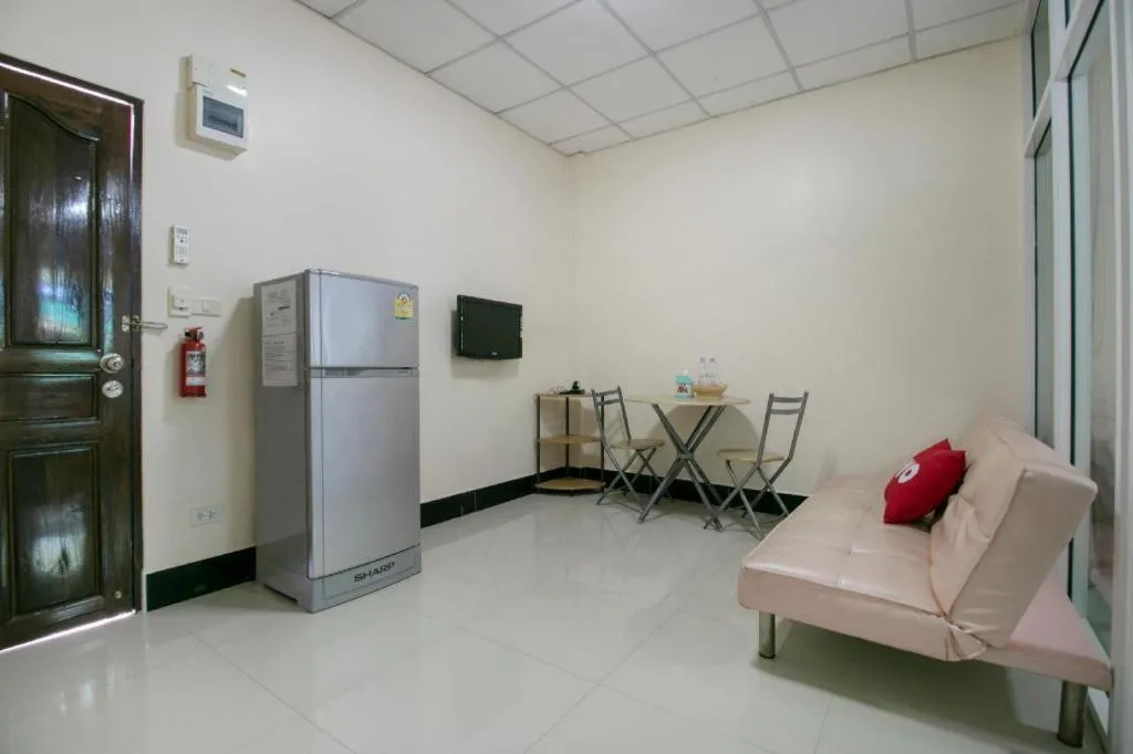 OYO 75390 Sunee Place Hotel