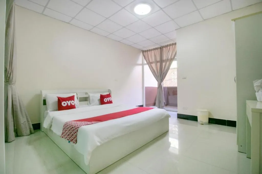 Bed in OYO 75390 Sunee Place Hotel