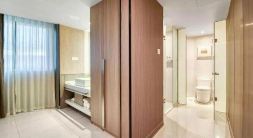 Bed in Jinjiang Metropolo Hotel - Hangzhou Xiasha