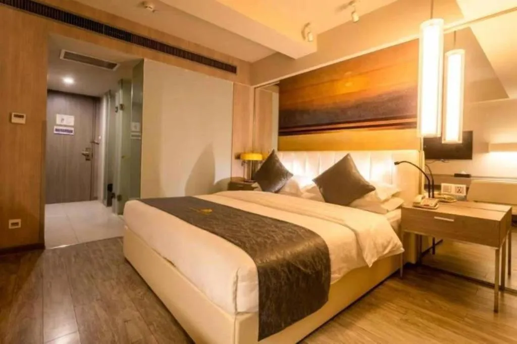 Bed in Jinjiang Metropolo Hotel - Hangzhou Xiasha