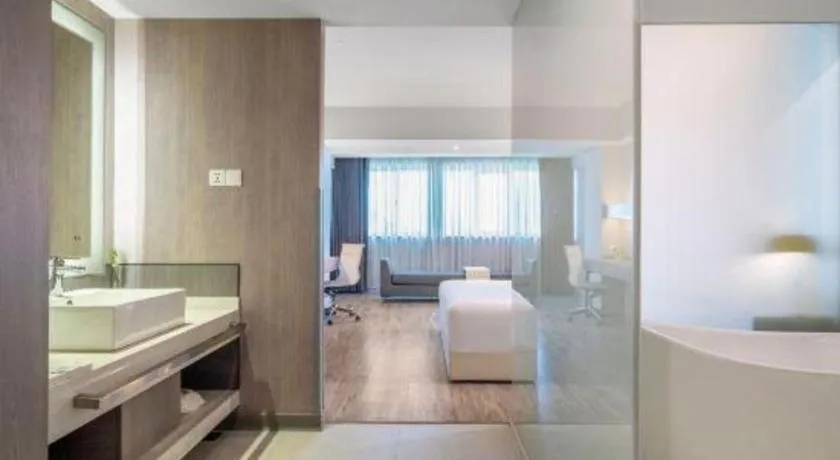 Bed in Jinjiang Metropolo Hotel - Hangzhou Xiasha