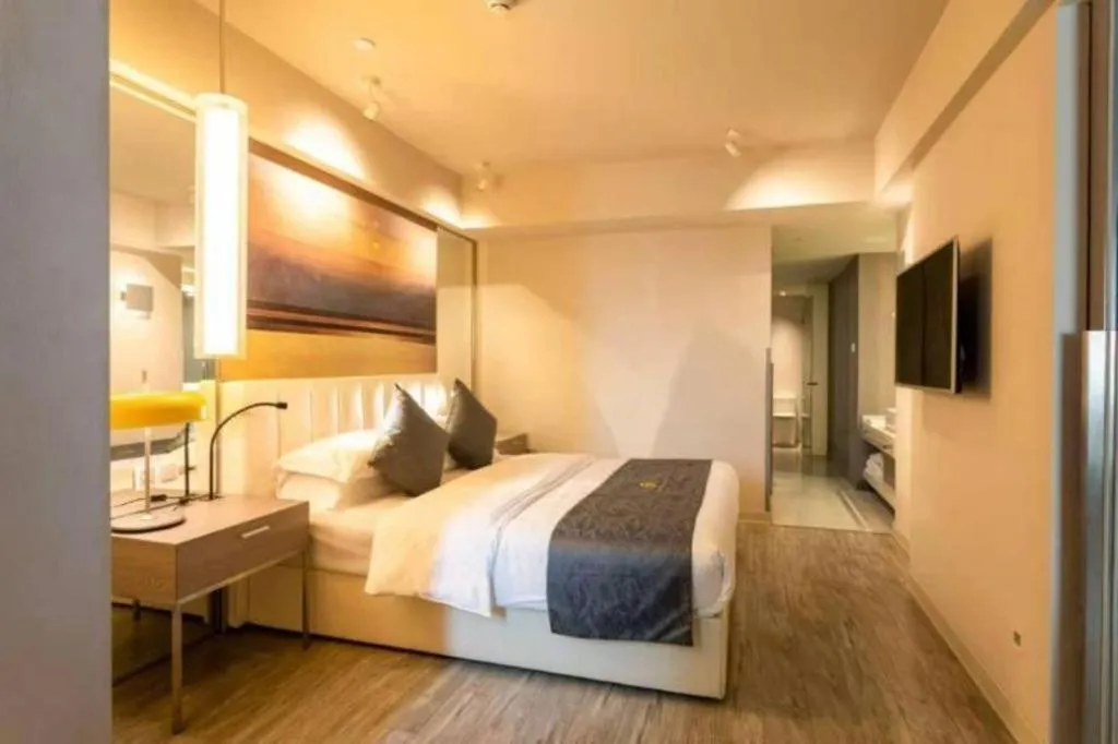 Bed in Jinjiang Metropolo Hotel - Hangzhou Xiasha