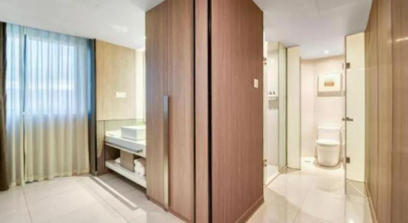 Bed in Jinjiang Metropolo Hotel - Hangzhou Xiasha