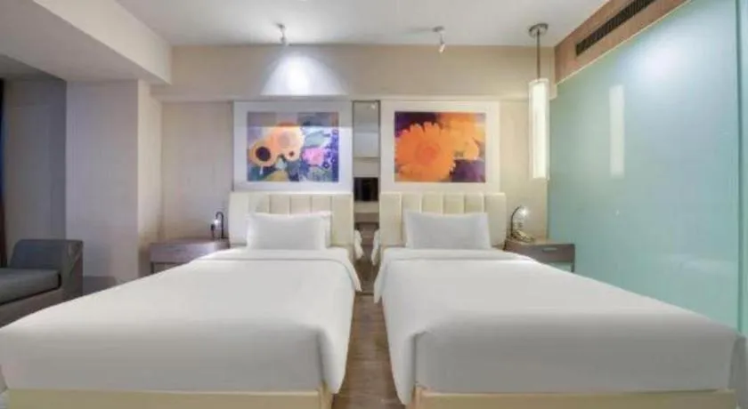 Bed in Jinjiang Metropolo Hotel - Hangzhou Xiasha