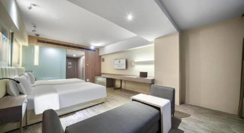 Bed in Jinjiang Metropolo Hotel - Hangzhou Xiasha