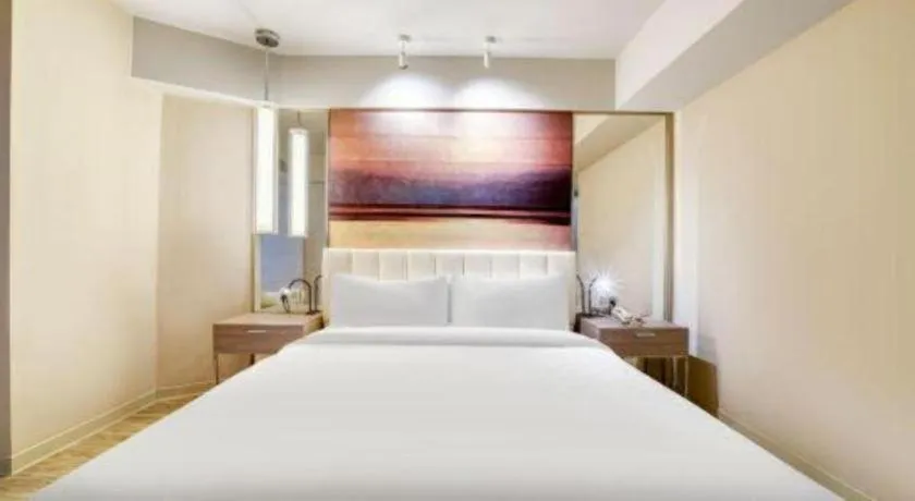 Bed in Jinjiang Metropolo Hotel - Hangzhou Xiasha