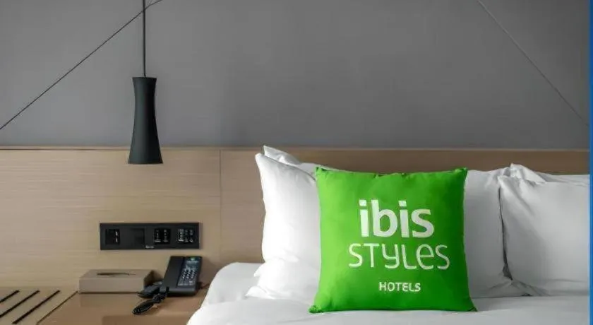 Bed in ibis Styles Yangzhou Baixiang Rd Hotel