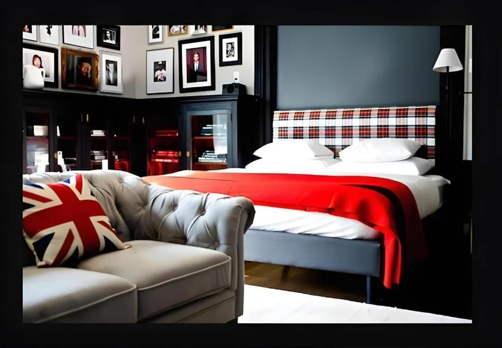 Bed in The George Montclair