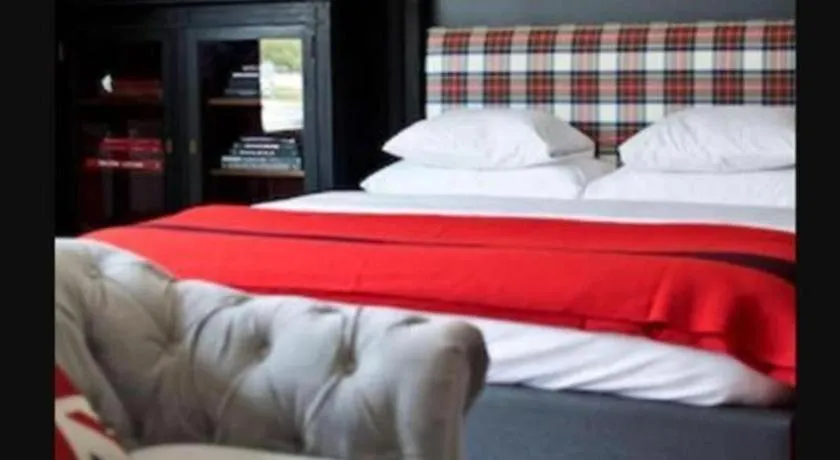 Bed in The George Montclair