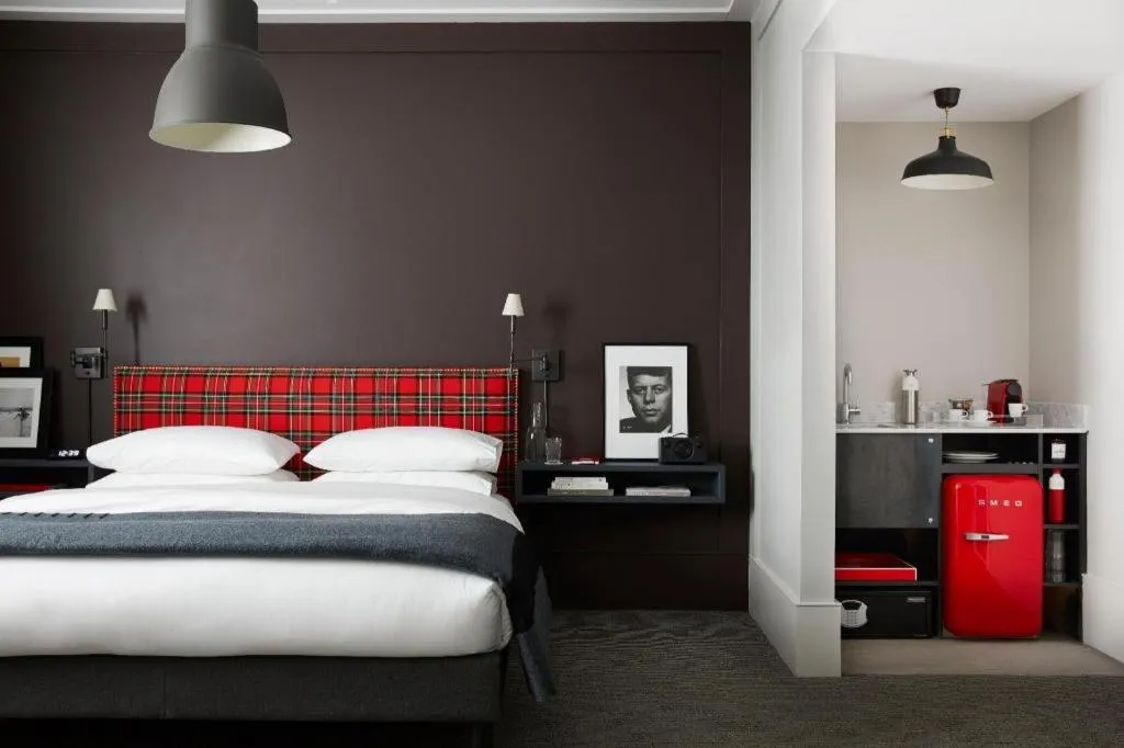 Bed in The George Montclair