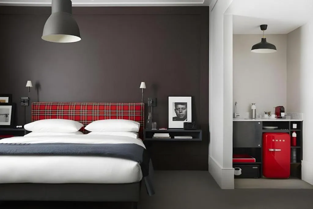 Bed in The George Montclair