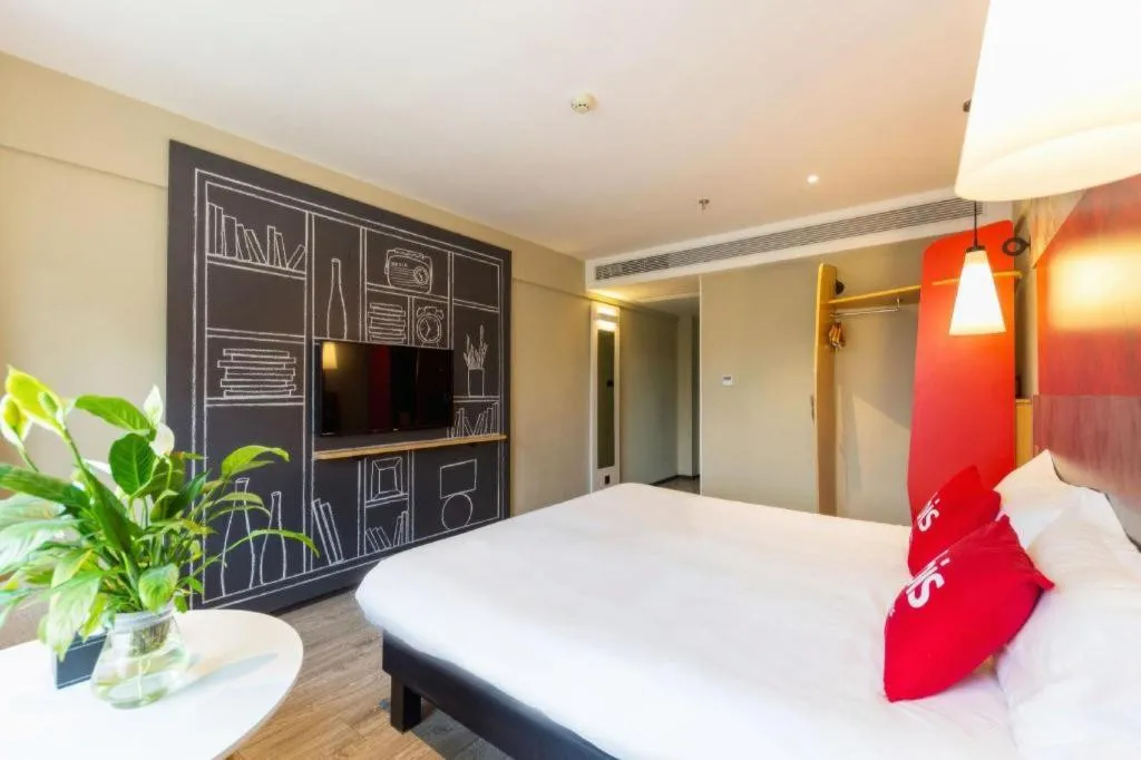 Bed in Ibis Lanzhou Dongfanghong Plaza Hotel