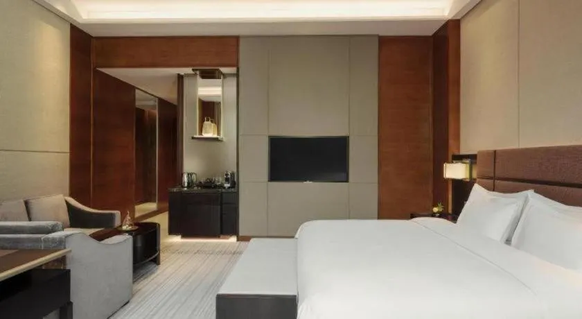 Bed in Fortune Grove Hotel Beijing