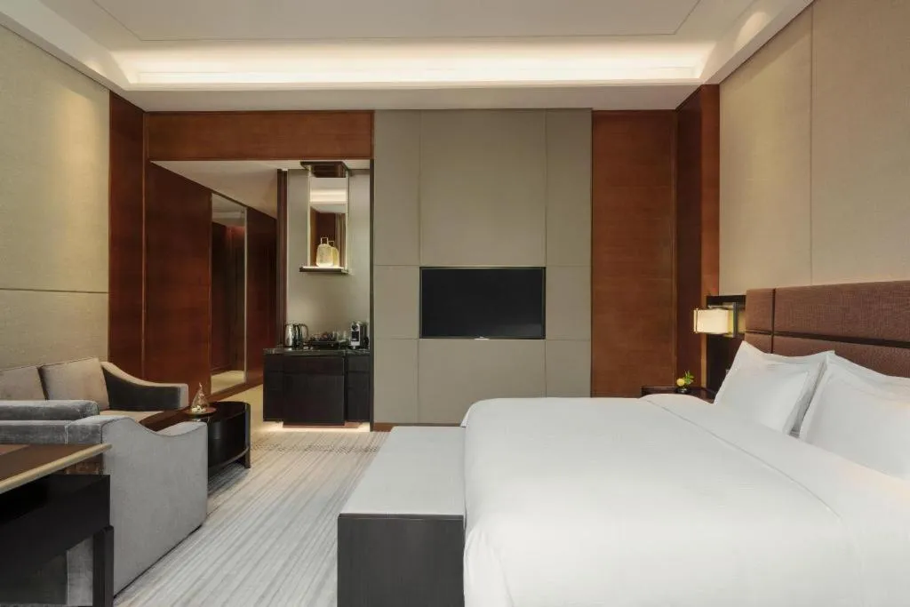 Bed in Fortune Grove Hotel Beijing