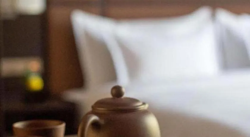 Bed in Fortune Grove Hotel Beijing