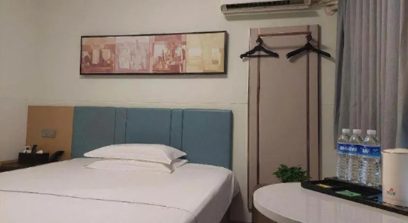 Bed in Jinjiang Inn Zibo People's Park Liuquan Road