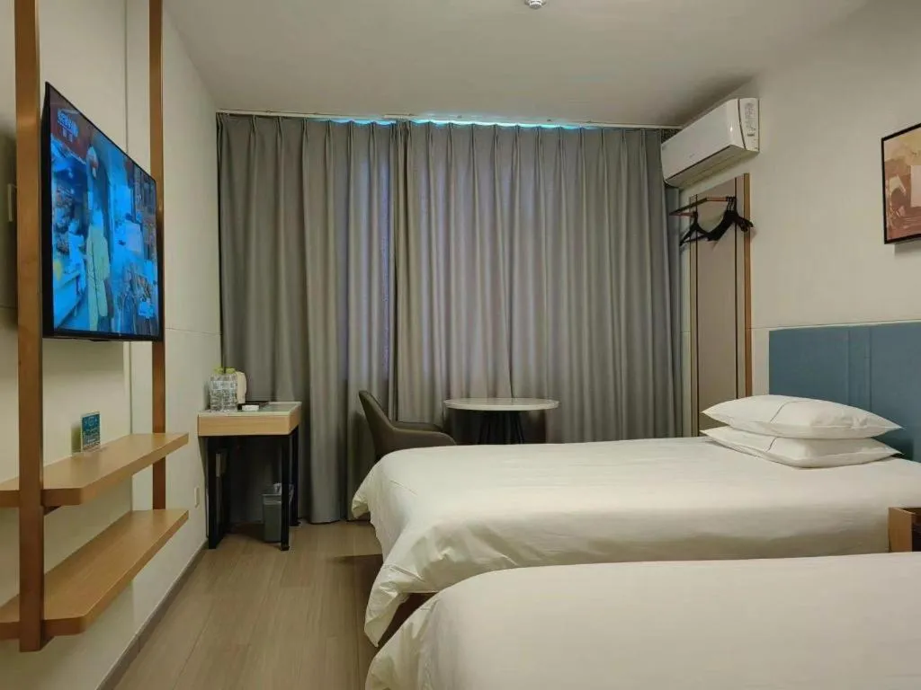 Bed in Jinjiang Inn Zibo People's Park Liuquan Road