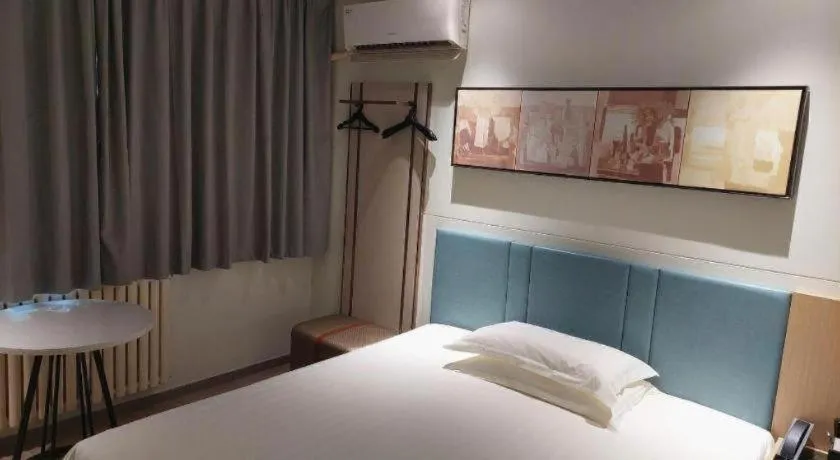 Bed in Jinjiang Inn Zibo People's Park Liuquan Road