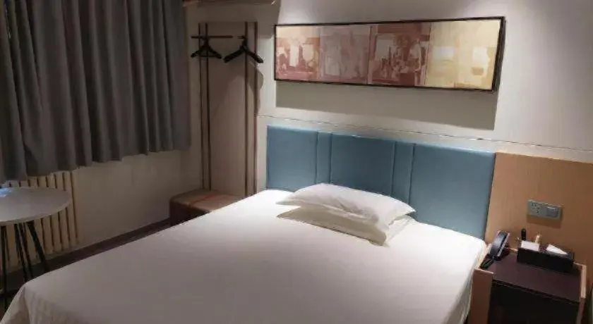 Bed in Jinjiang Inn Zibo People's Park Liuquan Road Bed in Jinjiang Inn Zibo People's Park Liuquan Road