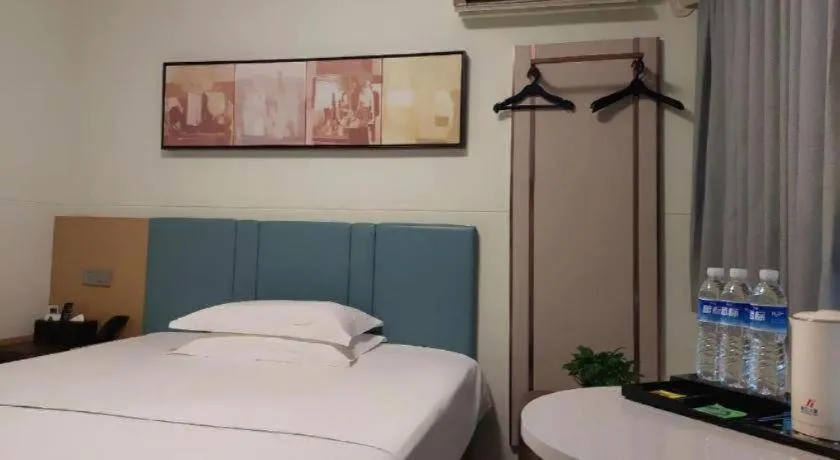 Bed in Jinjiang Inn Zibo People's Park Liuquan Road