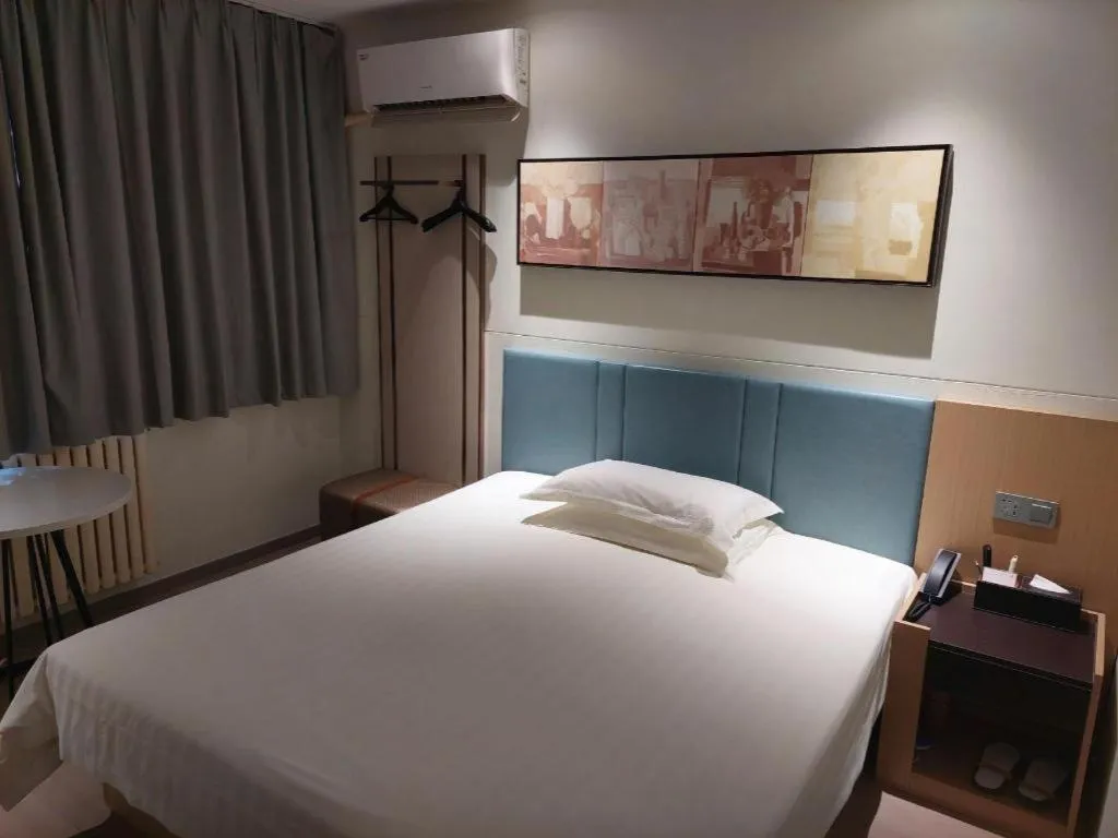 Bed in Jinjiang Inn Zibo People's Park Liuquan Road