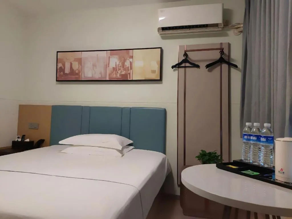 Bed in Jinjiang Inn Zibo People's Park Liuquan Road