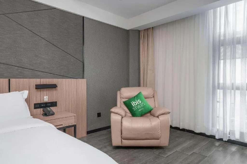 Bed in ibis Styles Dongguan Chang-an Wanda Plaza Hotel