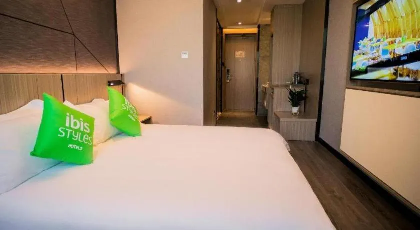 Bed in ibis Styles Dongguan Chang-an Wanda Plaza Hotel