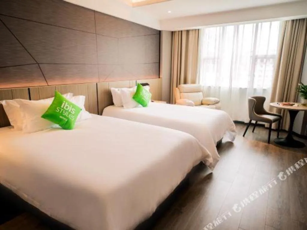 Bed in ibis Styles Dongguan Chang-an Wanda Plaza Hotel
