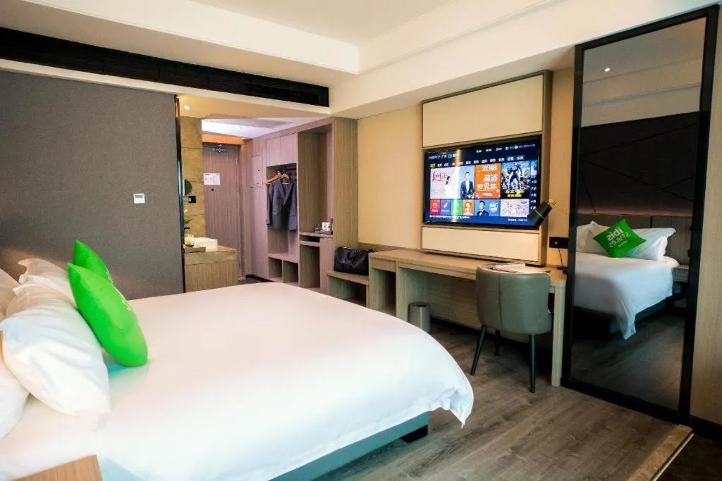 Bed in ibis Styles Dongguan Chang-an Wanda Plaza Hotel