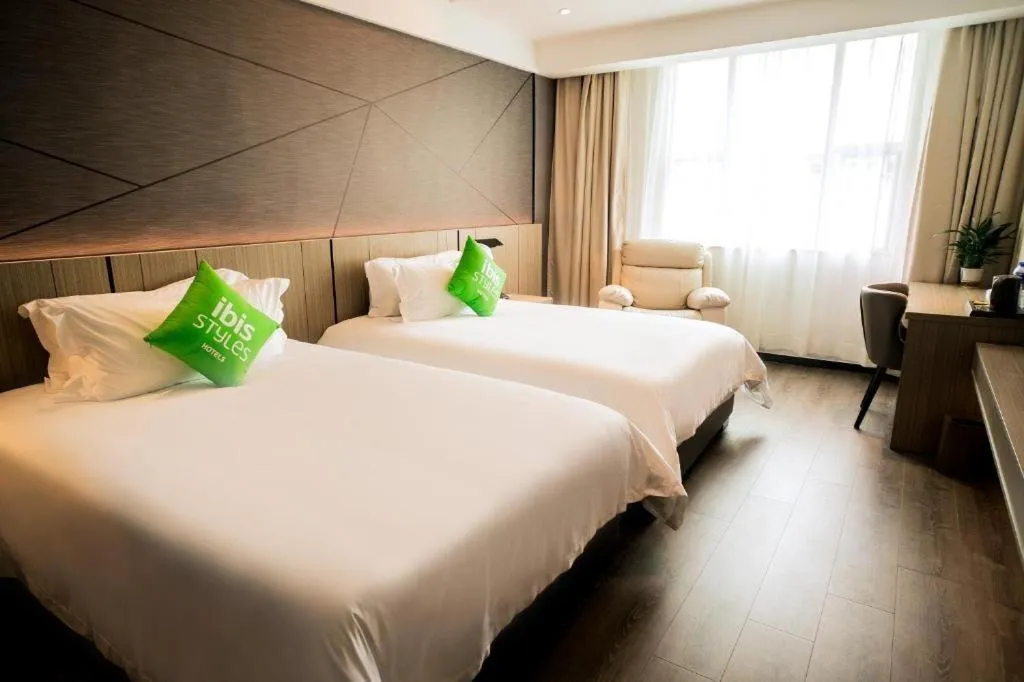 Bed in ibis Styles Dongguan Chang-an Wanda Plaza Hotel