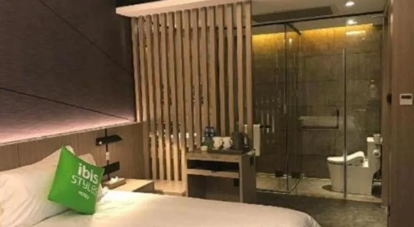 Bed in ibis Styles Dongguan Chang-an Wanda Plaza Hotel