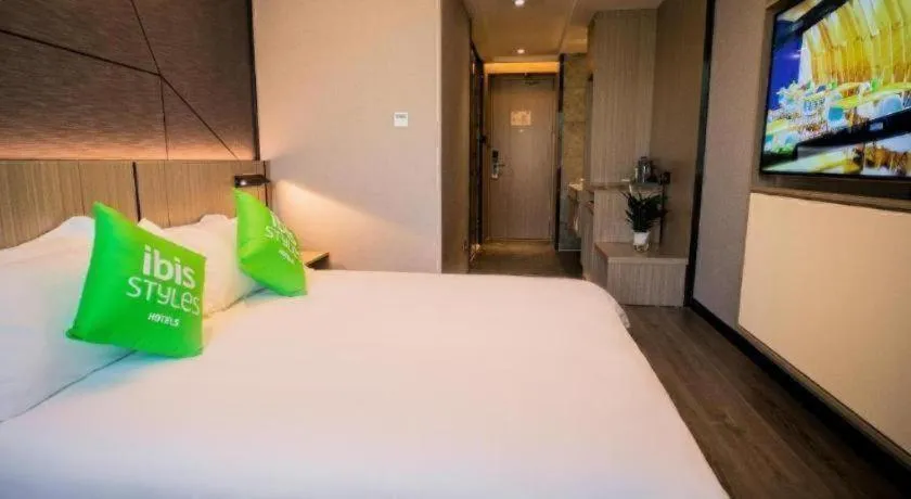 Bed in ibis Styles Dongguan Chang-an Wanda Plaza Hotel