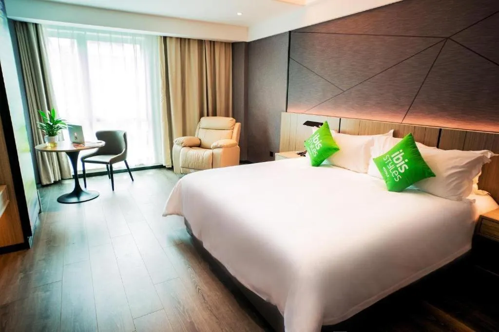 Bed in ibis Styles Dongguan Chang-an Wanda Plaza Hotel