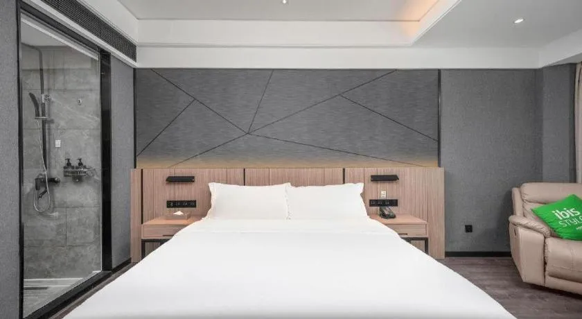 Bed in ibis Styles Dongguan Chang-an Wanda Plaza Hotel
